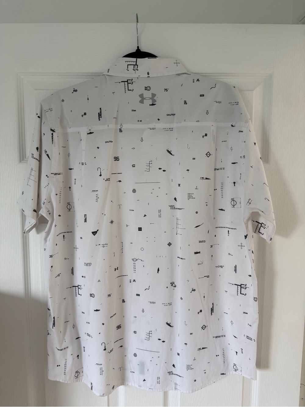 Under Armour White Short-Sleeve Printed Button-Up Shirt NWOT - Picture 2 of 2